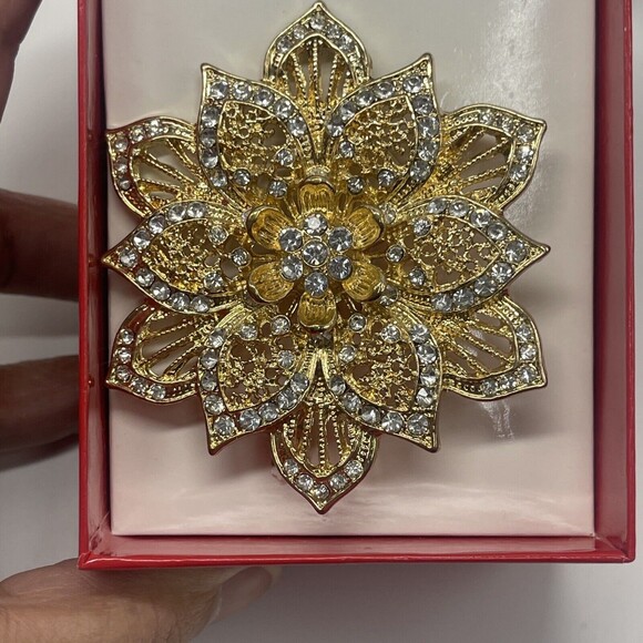 Jaclyn Smith Gold Tone Rhinestone Large Flower Brooch - Picture 5 of 8